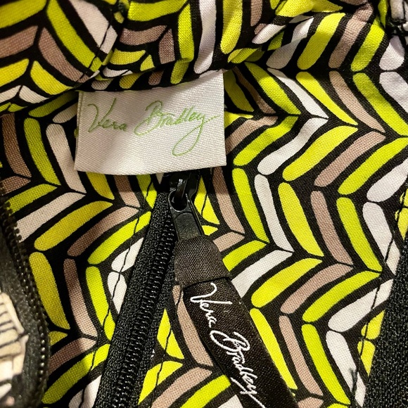 Vera Bradley Tablet Hipster Citron 10x12x2”
Lime Black White Floral Cross Body - Picture 8 of 10